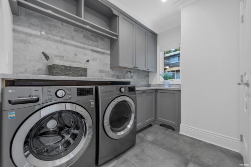 4135 Burkehill Place, West Vancouver, BC - Indoor Photo Showing Bathroom