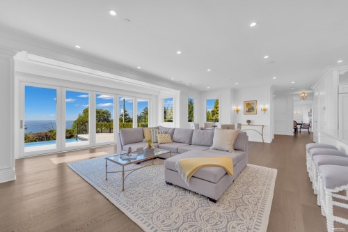 4135 Burkehill Place, West Vancouver, BC - Indoor Photo Showing Living Room