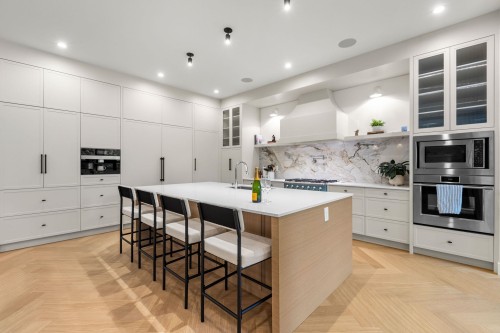 944 Caithness Crescent, Port Moody, BC - Indoor Photo Showing Kitchen With Upgraded Kitchen