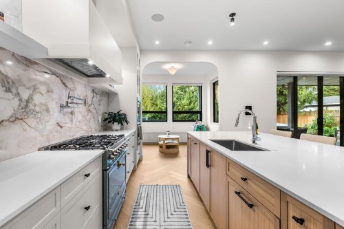 944 Caithness Crescent, Port Moody, BC - Indoor Photo Showing Kitchen With Upgraded Kitchen