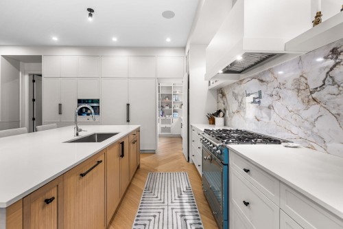 944 Caithness Crescent, Port Moody, BC - Indoor Photo Showing Kitchen With Upgraded Kitchen