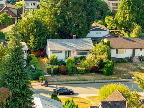 121 Sinclair Avenue  New Westminster, BC V3L 1Z8