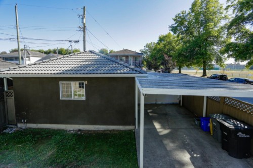 1808 51St Avenue E, Vancouver, BC - Outdoor