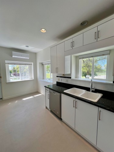 1808 51St Avenue E, Vancouver, BC - Indoor Photo Showing Kitchen With Double Sink