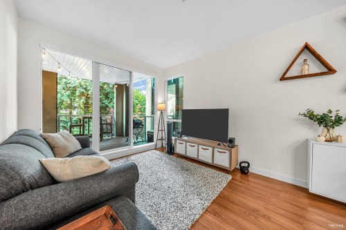201-5460 Broadway, Burnaby, BC - Indoor Photo Showing Living Room