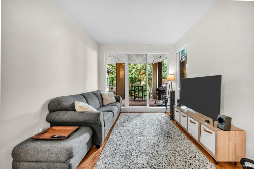 201-5460 Broadway, Burnaby, BC - Indoor Photo Showing Living Room