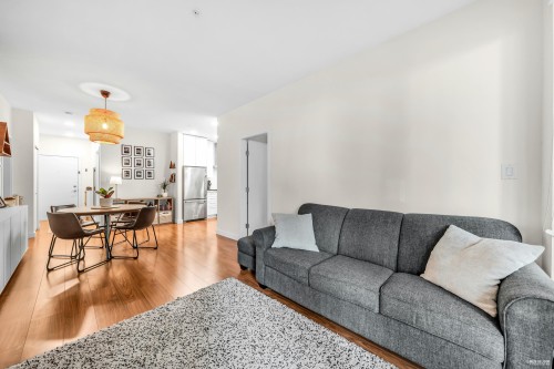 201-5460 Broadway, Burnaby, BC - Indoor Photo Showing Living Room