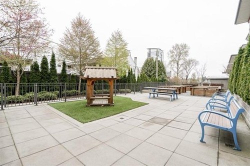 201-5460 Broadway, Burnaby, BC - Outdoor