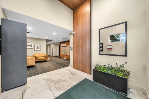 201-5460 Broadway, Burnaby, BC - Indoor Photo Showing Other Room