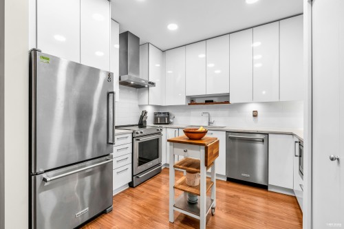 201-5460 Broadway, Burnaby, BC - Indoor Photo Showing Kitchen With Stainless Steel Kitchen With Upgraded Kitchen