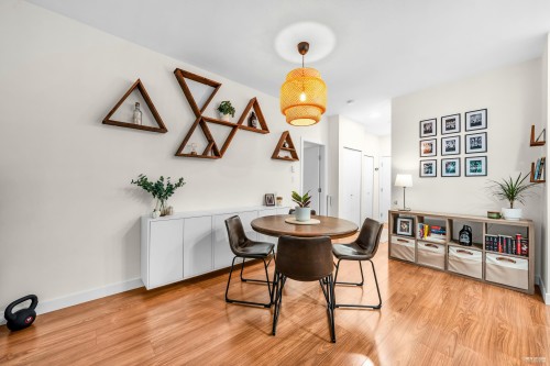 201-5460 Broadway, Burnaby, BC - Indoor Photo Showing Dining Room