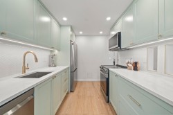 206-327 2nd Street W North Vancouver, BC V7M 1E2