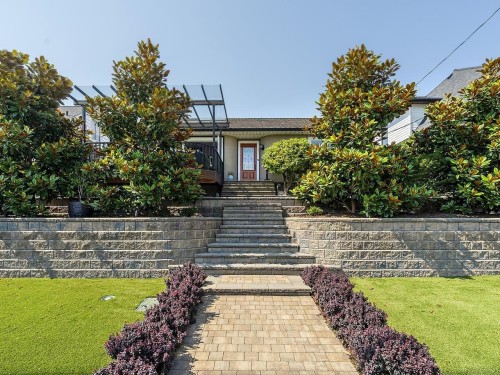 1707 Nanaimo Street  New Westminster, BC V3M 2G7