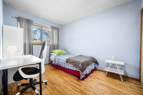521 Brookmere Avenue, Coquitlam, BC - Indoor Photo Showing Bedroom