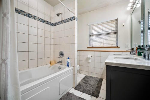 521 Brookmere Avenue, Coquitlam, BC - Indoor Photo Showing Bathroom