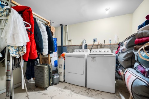 521 Brookmere Avenue, Coquitlam, BC - Indoor Photo Showing Laundry Room