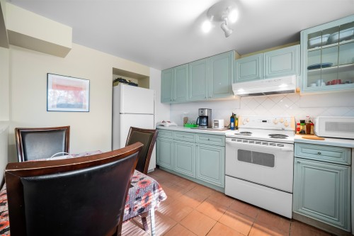 521 Brookmere Avenue, Coquitlam, BC - Indoor Photo Showing Kitchen