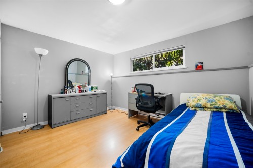521 Brookmere Avenue, Coquitlam, BC - Indoor Photo Showing Bedroom