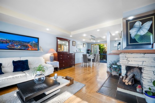 521 Brookmere Avenue, Coquitlam, BC - Indoor Photo Showing Living Room With Fireplace