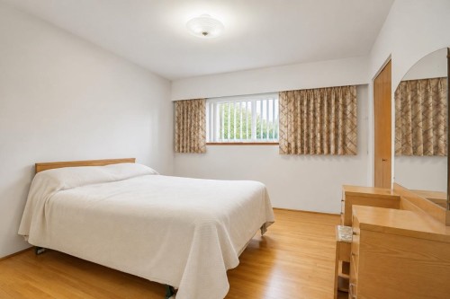 232 Macdonald Avenue, Burnaby, BC - Indoor Photo Showing Bedroom