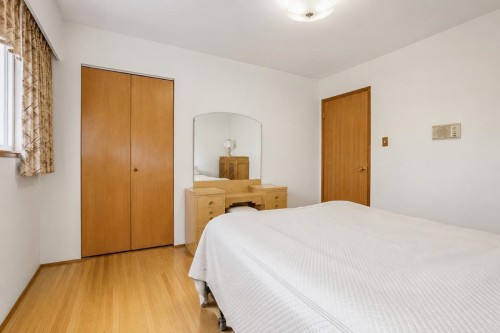 232 Macdonald Avenue, Burnaby, BC - Indoor Photo Showing Bedroom