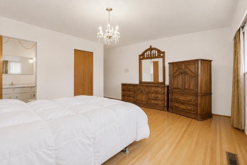 232 Macdonald Avenue, Burnaby, BC - Indoor Photo Showing Bedroom