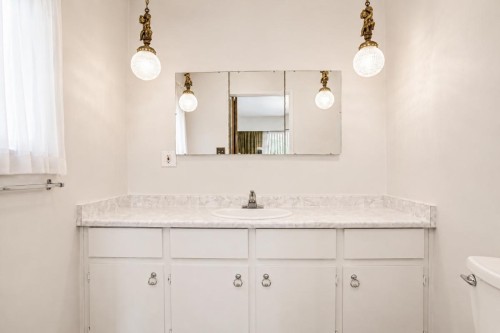 232 Macdonald Avenue, Burnaby, BC - Indoor Photo Showing Bathroom