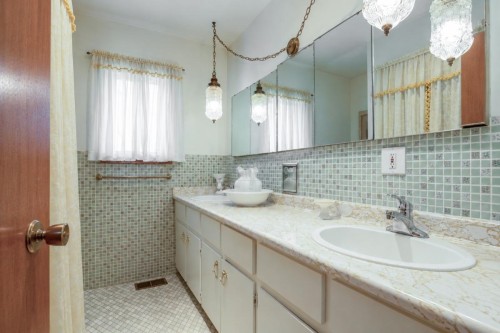 232 Macdonald Avenue, Burnaby, BC - Indoor Photo Showing Bathroom