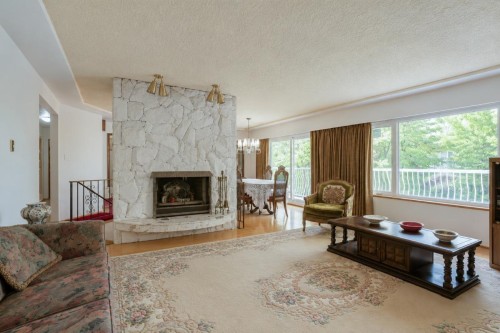 232 Macdonald Avenue, Burnaby, BC - Indoor Photo Showing Living Room With Fireplace
