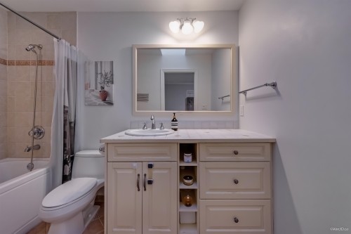 21 Malta Place, Vancouver, BC - Indoor Photo Showing Bathroom