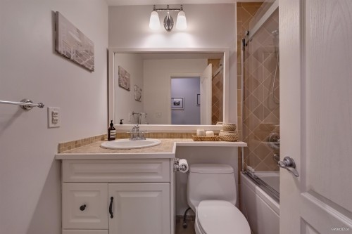21 Malta Place, Vancouver, BC - Indoor Photo Showing Bathroom