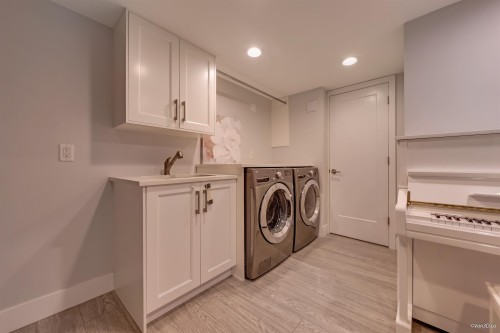 21 Malta Place, Vancouver, BC - Indoor Photo Showing Laundry Room