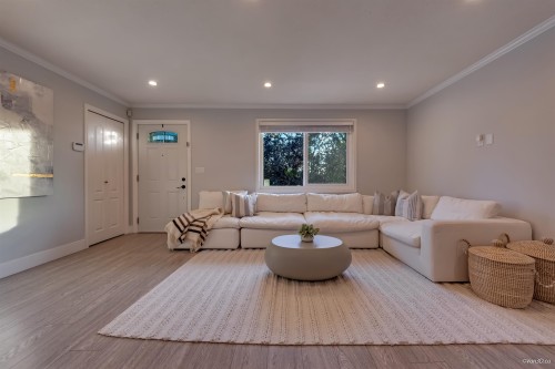 21 Malta Place, Vancouver, BC - Indoor Photo Showing Living Room