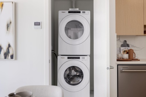 2102-699 Whiting Way, Coquitlam, BC - Indoor Photo Showing Laundry Room