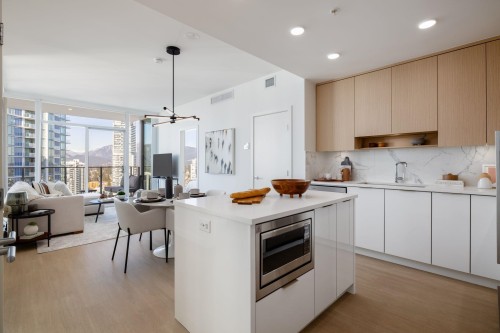 2102-699 Whiting Way, Coquitlam, BC - Indoor Photo Showing Kitchen
