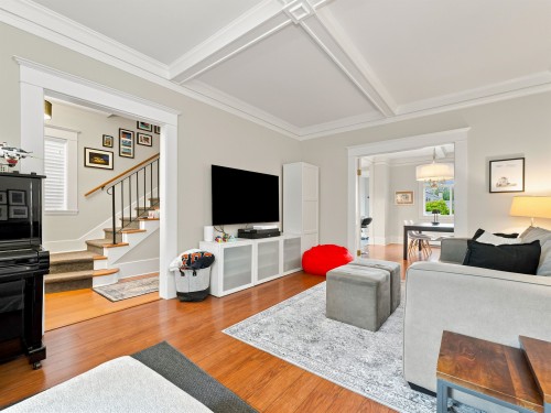 431 23Rd Avenue E, Vancouver, BC - Indoor Photo Showing Living Room