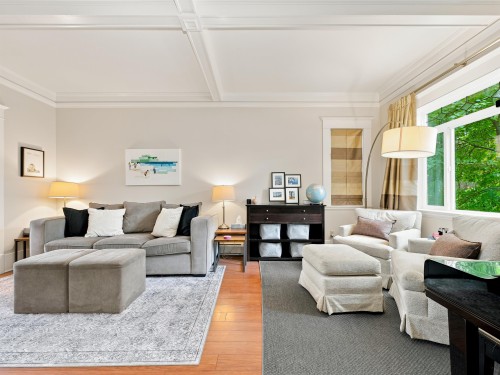 431 23Rd Avenue E, Vancouver, BC - Indoor Photo Showing Living Room