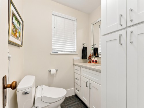 431 23Rd Avenue E, Vancouver, BC - Indoor Photo Showing Bathroom