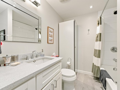 431 23Rd Avenue E, Vancouver, BC - Indoor Photo Showing Bathroom
