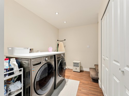 431 23Rd Avenue E, Vancouver, BC - Indoor Photo Showing Laundry Room