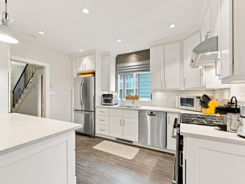 431 23Rd Avenue E, Vancouver, BC - Indoor Photo Showing Kitchen