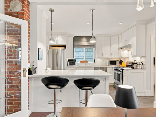 431 23Rd Avenue E, Vancouver, BC - Indoor Photo Showing Kitchen With Upgraded Kitchen