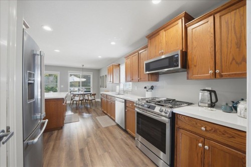 23659 Rock Ridge Drive, Maple Ridge, BC - Indoor Photo Showing Kitchen With Upgraded Kitchen