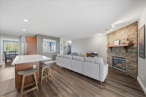 23659 Rock Ridge Drive, Maple Ridge, BC - Indoor Photo Showing Living Room With Fireplace
