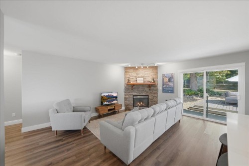 23659 Rock Ridge Drive, Maple Ridge, BC - Indoor Photo Showing Living Room With Fireplace