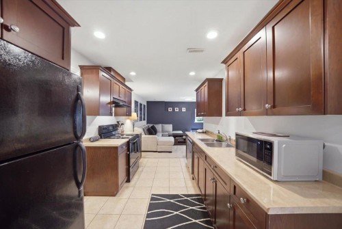 23659 Rock Ridge Drive, Maple Ridge, BC - Indoor Photo Showing Kitchen With Double Sink