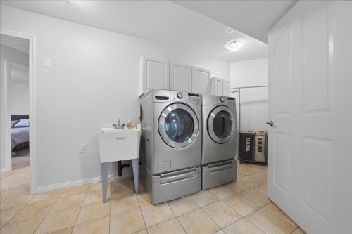 23659 Rock Ridge Drive, Maple Ridge, BC - Indoor Photo Showing Laundry Room