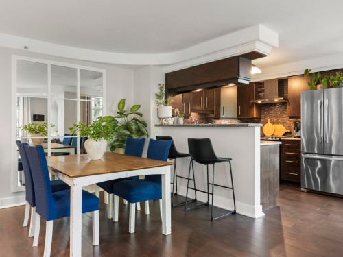 102-2528 Broadway E, Vancouver, BC - Indoor Photo Showing Other Room