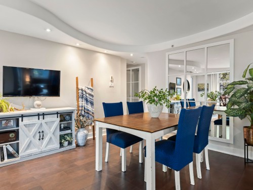 102-2528 Broadway E, Vancouver, BC - Indoor Photo Showing Dining Room