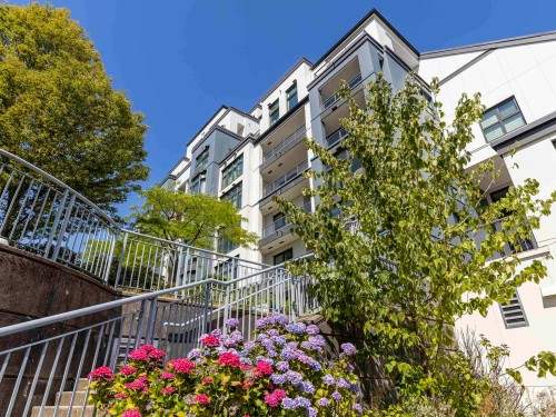 102-2528 Broadway E, Vancouver, BC - Outdoor